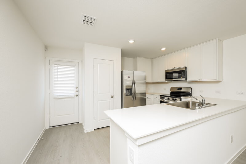 1,880/Mo, 1227 Maple St Wilmer, TX 75172 Kitchen View 3