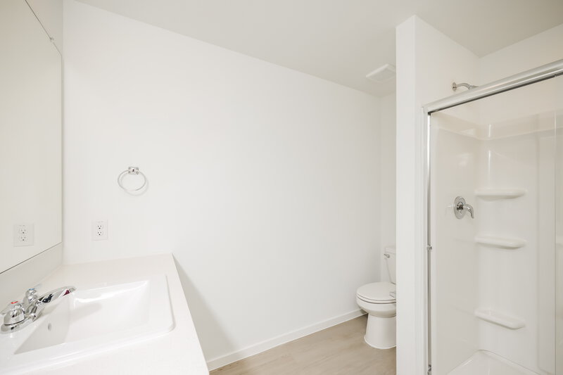 1,880/Mo, 1227 Maple St Wilmer, TX 75172 Main Bathroom View