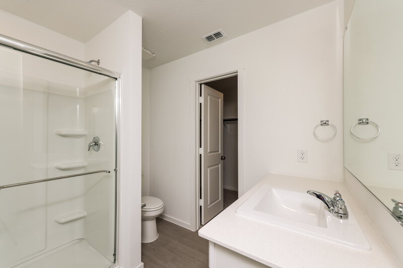 1,875/Mo, 1255 Maple St Wilmer, TX 75172 Main Bathroom View