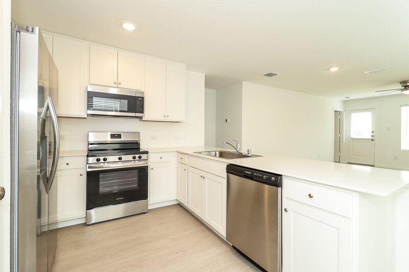 2,025/Mo, 118 Willow Way Wilmer, TX 75172 Kitchen View 2