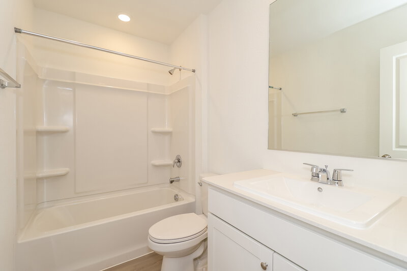 2,025/Mo, 118 Willow Way Wilmer, TX 75172 Bathroom View