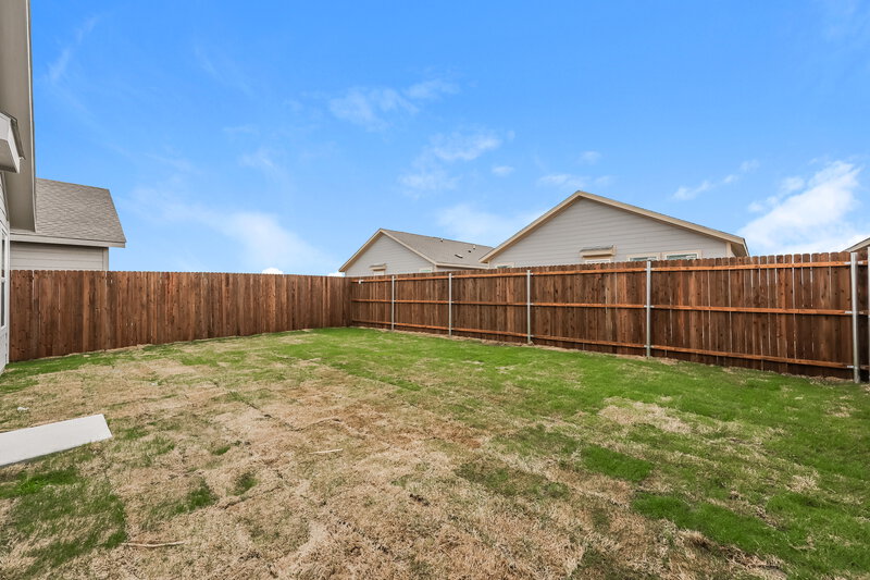 1,955/Mo, 1219 Maple St Wilmer, TX 75172 Backyard View