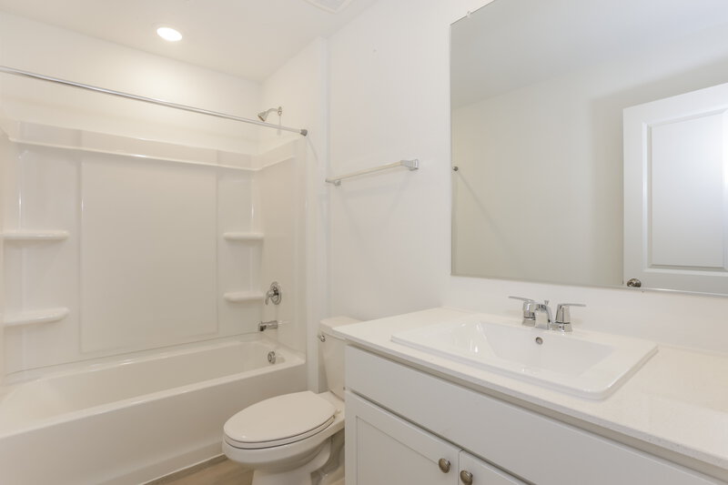 2,025/Mo, 106 Willow Way Wilmer, TX 75172 Bathroom View