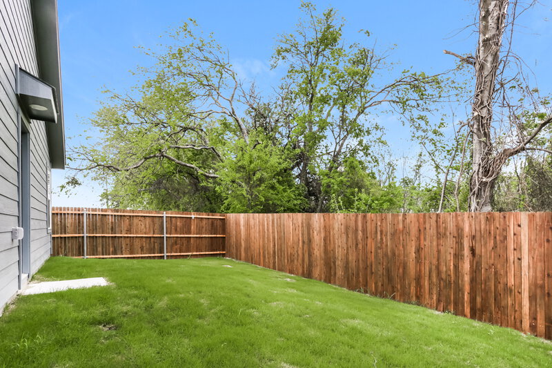 2,025/Mo, 106 Willow Way Wilmer, TX 75172 Rear View