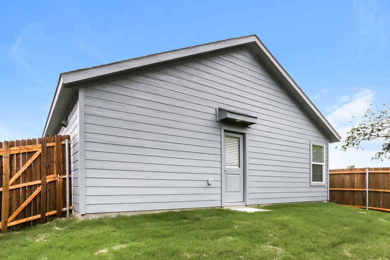 2,025/Mo, 106 Willow Way Wilmer, TX 75172 Rear View 2