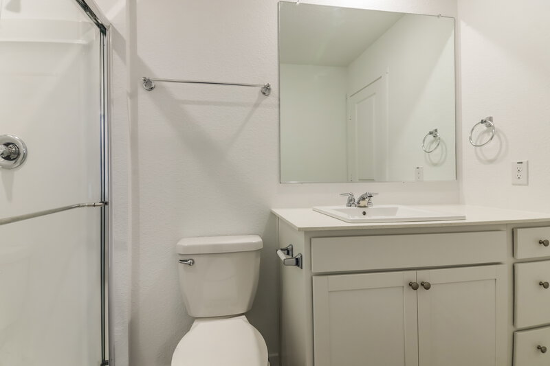 1,805/Mo, 1712 Crossbill St Forney, TX 75126 Main Bathroom View