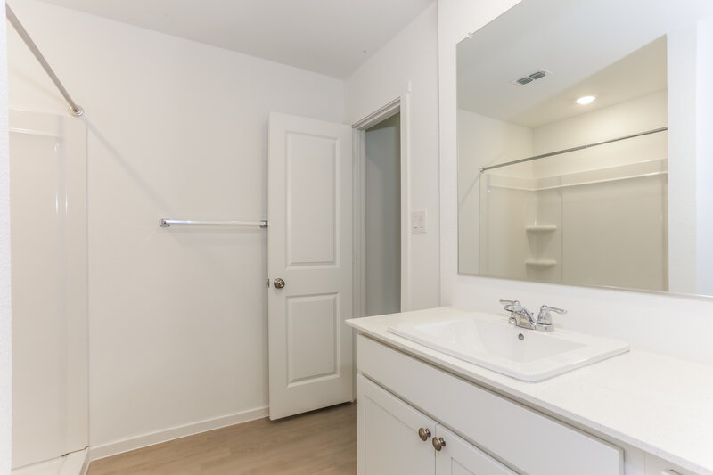 2,120/Mo, 1227 Canyon Wren Dr Forney, TX 75126 Main Bathroom View