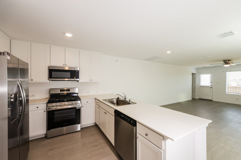 1,975/Mo, 1220 Canyon Wren Dr Forney, TX 75126 Kitchen View 2