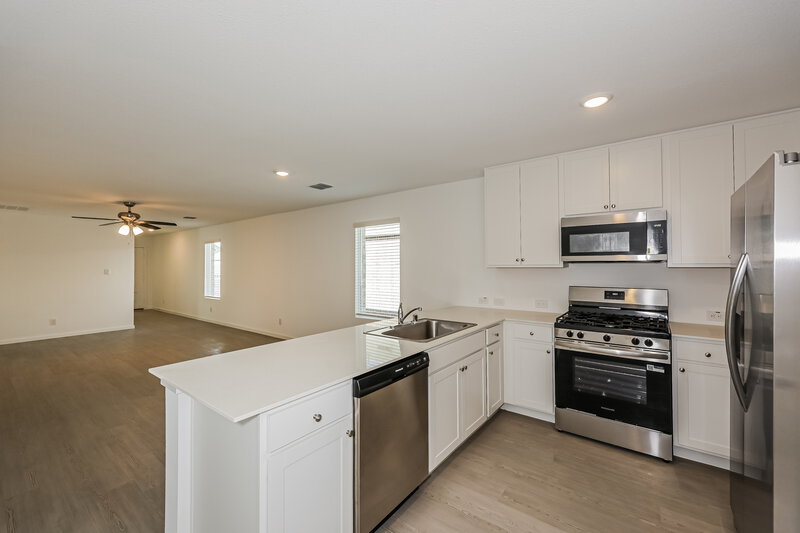 1,800/Mo, 1714 Crossbill St Forney, TX 75126 Kitchen View 2