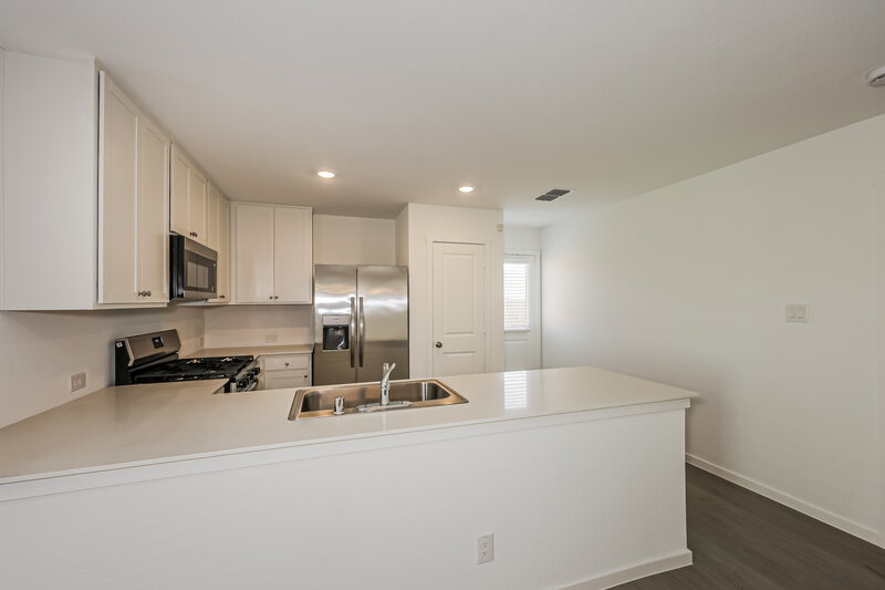 1,800/Mo, 1714 Crossbill St Forney, TX 75126 Kitchen View 3