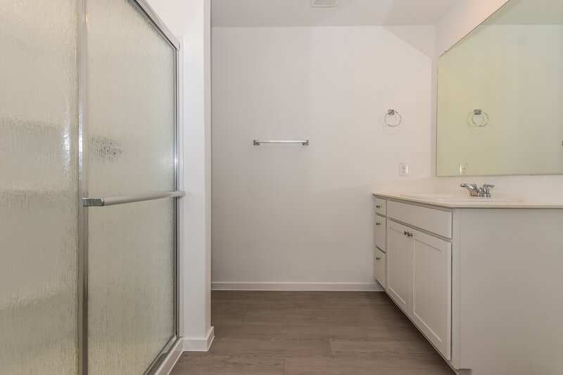 2,000/Mo, 1719 Crossbill St Forney, TX 75126 Bathroom View