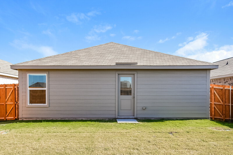 2,000/Mo, 1719 Crossbill St Forney, TX 75126 Rear View