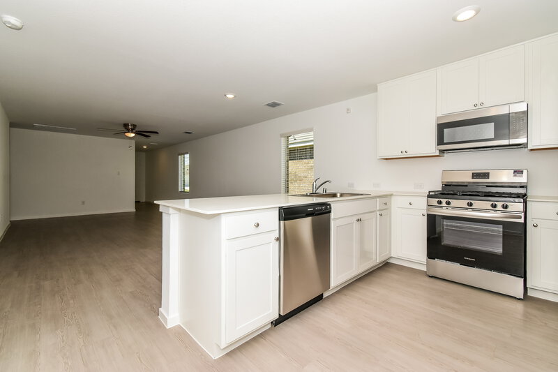 1,805/Mo, 1226 Canyon Wren Dr Forney, TX 75126 Kitchen View 2