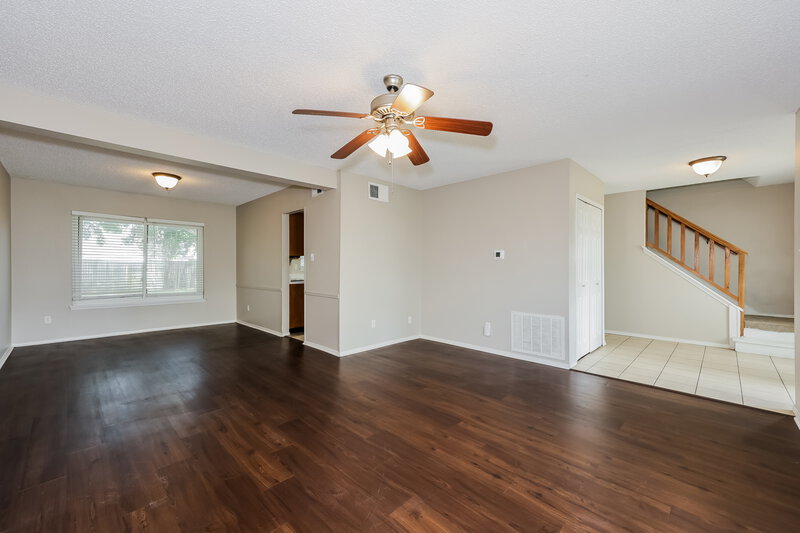 2,410/Mo, 5212 Creek Valley Dr Arlington, TX 76018 Living Room View 2