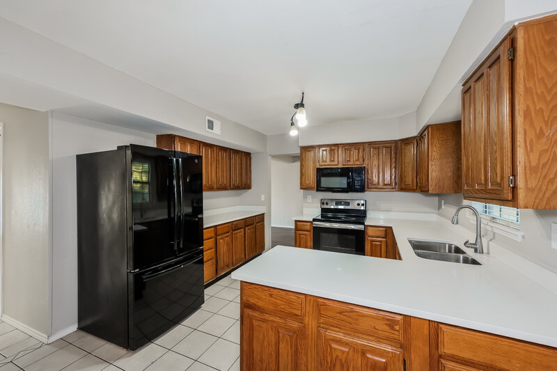 2,410/Mo, 5212 Creek Valley Dr Arlington, TX 76018 Kitchen View