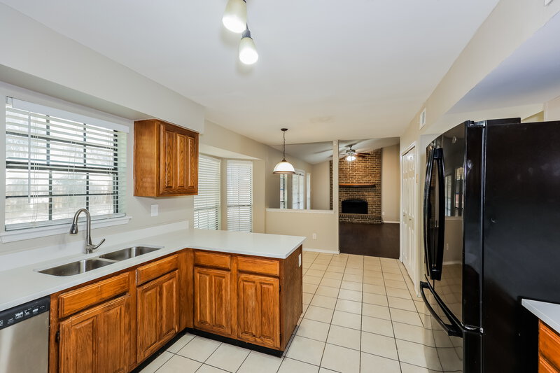 2,410/Mo, 5212 Creek Valley Dr Arlington, TX 76018 Kitchen View 2