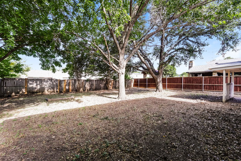 2,410/Mo, 5212 Creek Valley Dr Arlington, TX 76018 Backyard View