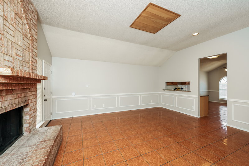 2,145/Mo, 5537 Four Winds Dr Arlington, TX 76018 Living Room View 2