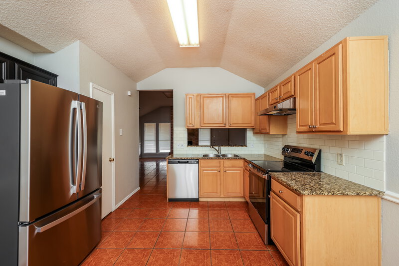 2,145/Mo, 5537 Four Winds Dr Arlington, TX 76018 Kitchen View 2
