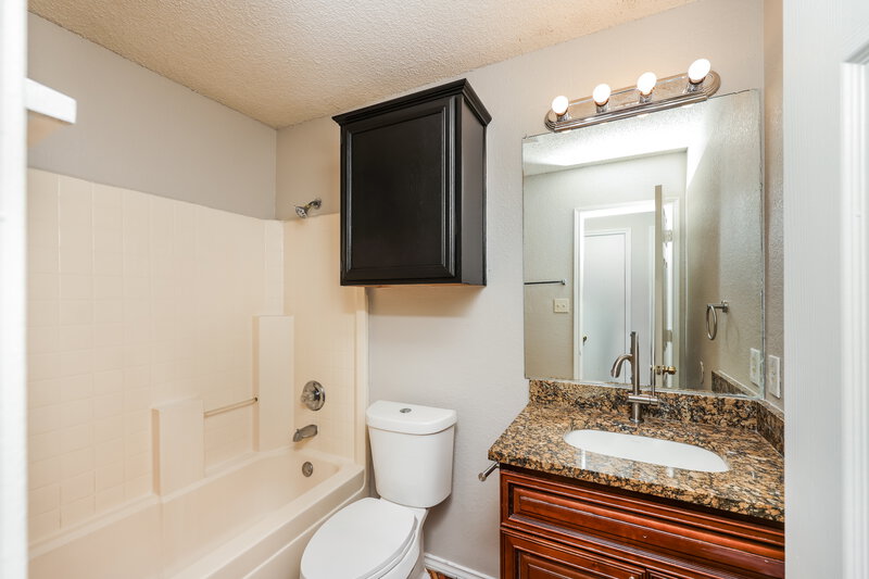 2,145/Mo, 5537 Four Winds Dr Arlington, TX 76018 Bathroom View