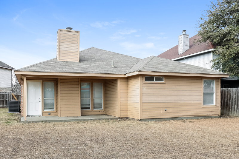 2,145/Mo, 5537 Four Winds Dr Arlington, TX 76018 Rear View