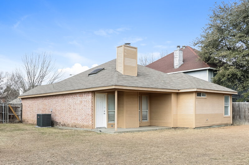 2,145/Mo, 5537 Four Winds Dr Arlington, TX 76018 Rear View 2