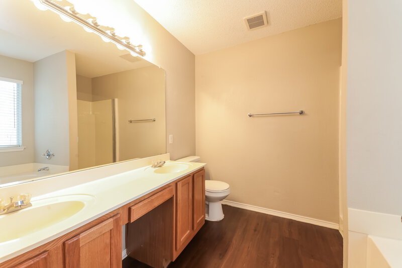 2,360/Mo, 3003 Dove Valley Ln Mansfield, TX 76063 Main Bathroom View