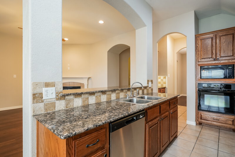 2,285/Mo, 311 Galloping Hill Rd Red Oak, TX 75154 Kitchen View