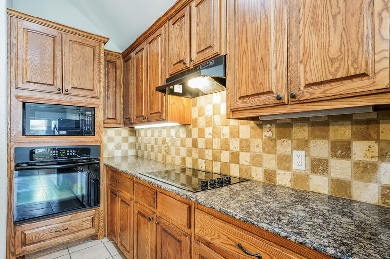 2,285/Mo, 311 Galloping Hill Rd Red Oak, TX 75154 Kitchen View 2