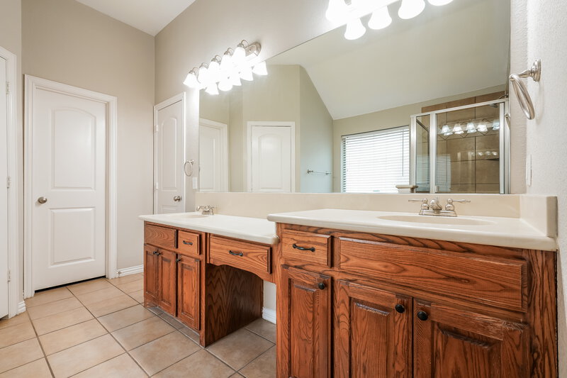 2,285/Mo, 311 Galloping Hill Rd Red Oak, TX 75154 Main Bathroom View