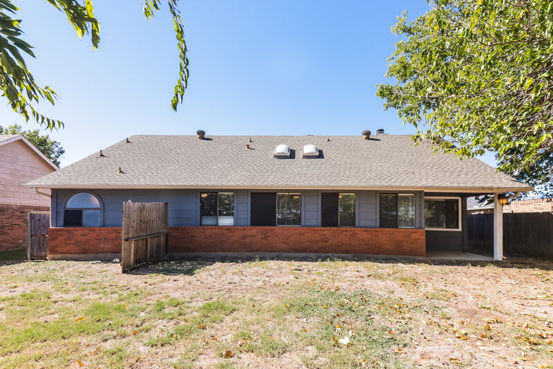 2,005/Mo, 3502 Fairview Dr Corinth, TX 76210 Rear View