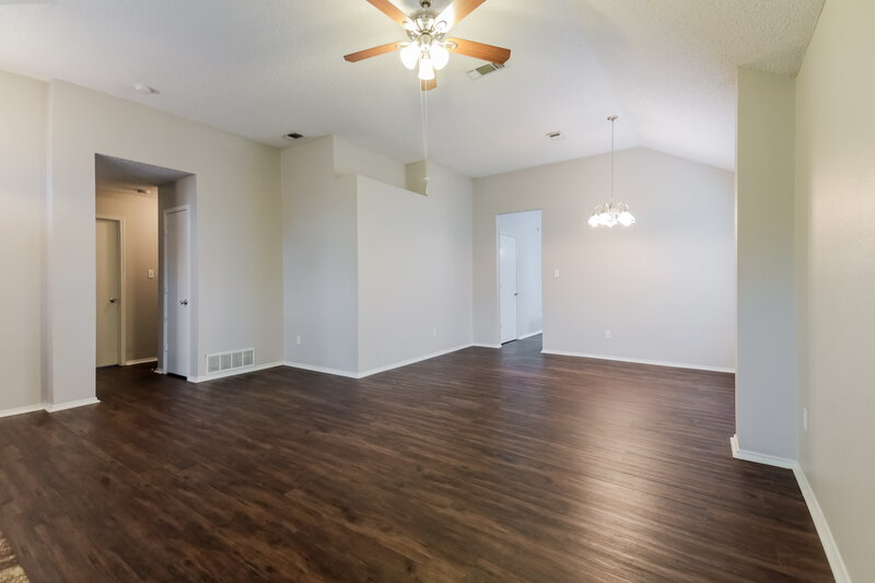 2,150/Mo, 2824 Bent Brook Dr Mesquite, TX 75181 Living Room View 2