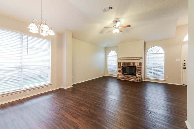 2,150/Mo, 2824 Bent Brook Dr Mesquite, TX 75181 Living Room View 3