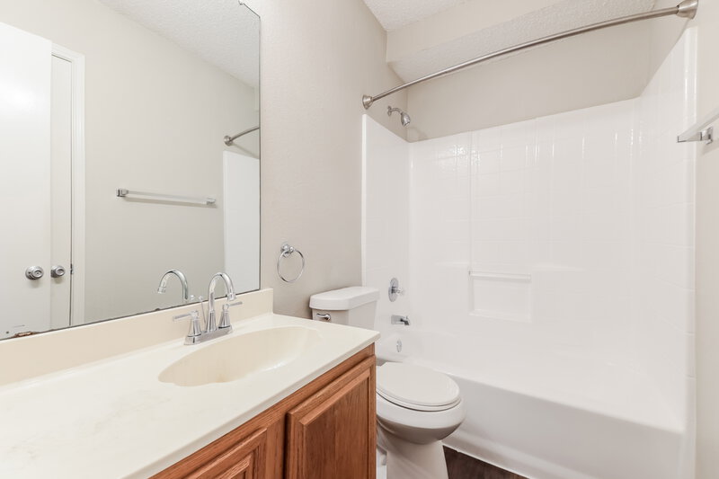 2,150/Mo, 2824 Bent Brook Dr Mesquite, TX 75181 Bathroom View