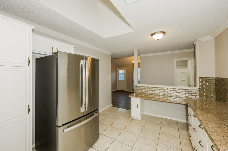 2,215/Mo, 807 Ponselle Dr Arlington, TX 76001 Kitchen View 2