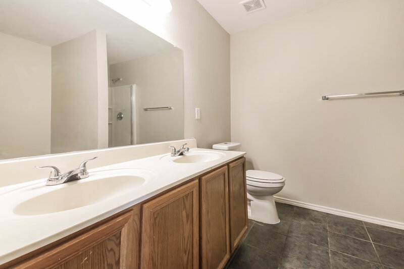 1,795/Mo, 725 Orchid Blvd Royse City, TX 75189 Main Bathroom View
