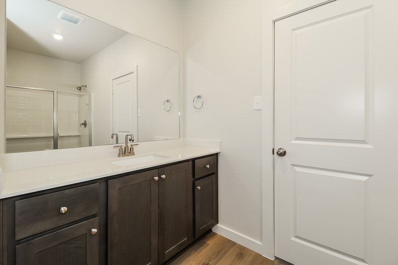 2,280/Mo, 1500 Harvester Dr Fort Worth, TX 76140 Main Bathroom View