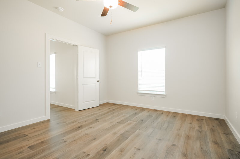 2,045/Mo, 1536 Harvester Dr Fort Worth, TX 76140 Main Bathroom View