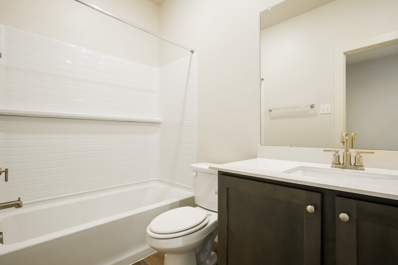 2,045/Mo, 1536 Harvester Dr Fort Worth, TX 76140 Bathroom View