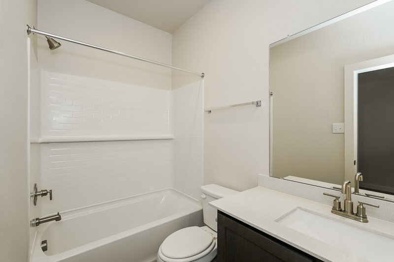 2,085/Mo, 1308 Tilton Dr Fort Worth, TX 76140 Bathroom View
