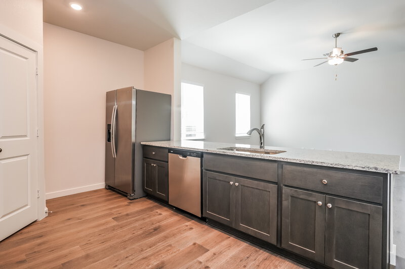 2,175/Mo, 1532 Harvester Dr Fort Worth, TX 76140 Kitchen View