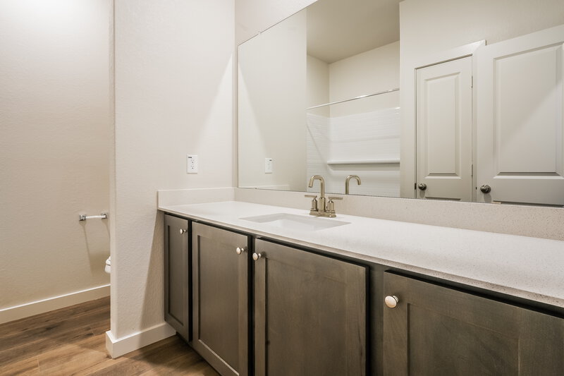 2,175/Mo, 1532 Harvester Dr Fort Worth, TX 76140 Bathroom View