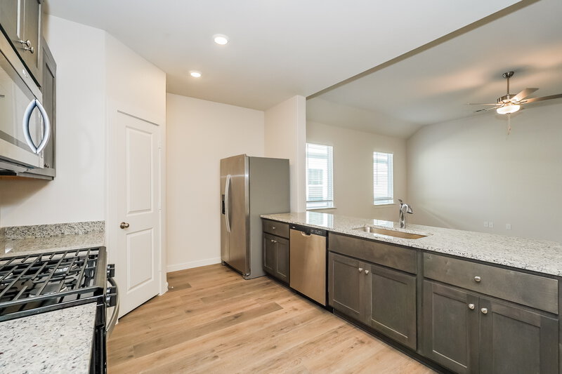 2,175/Mo, 1312 Tilton Dr Fort Worth, TX 76140 Kitchen View 2