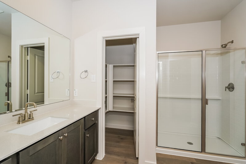 2,175/Mo, 1312 Tilton Dr Fort Worth, TX 76140 Main Bathroom View