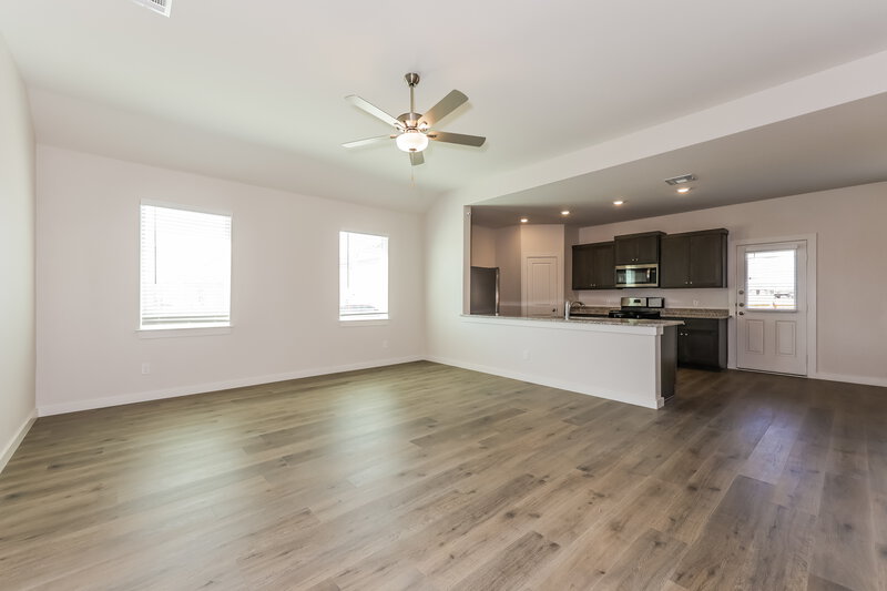 2,175/Mo, 1301 Tilton Dr Fort Worth, TX 76140 Living Room View 2