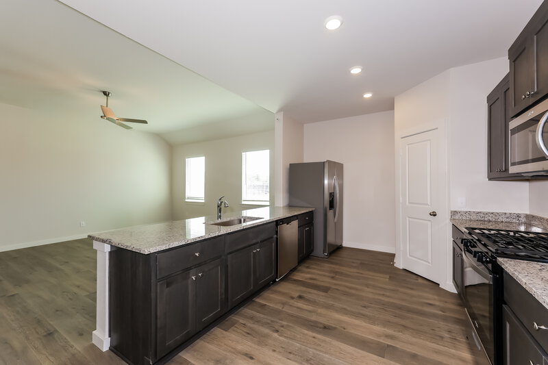 2,175/Mo, 1301 Tilton Dr Fort Worth, TX 76140 Kitchen View