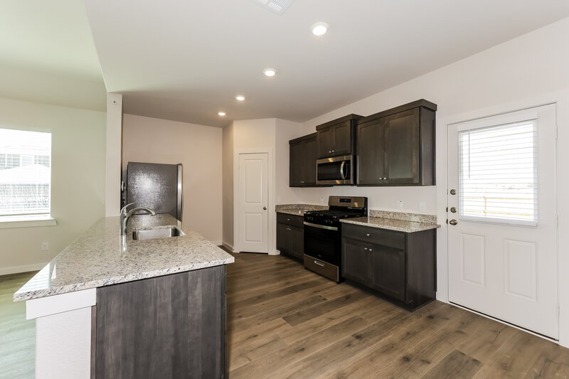 2,175/Mo, 1301 Tilton Dr Fort Worth, TX 76140 Kitchen View 2