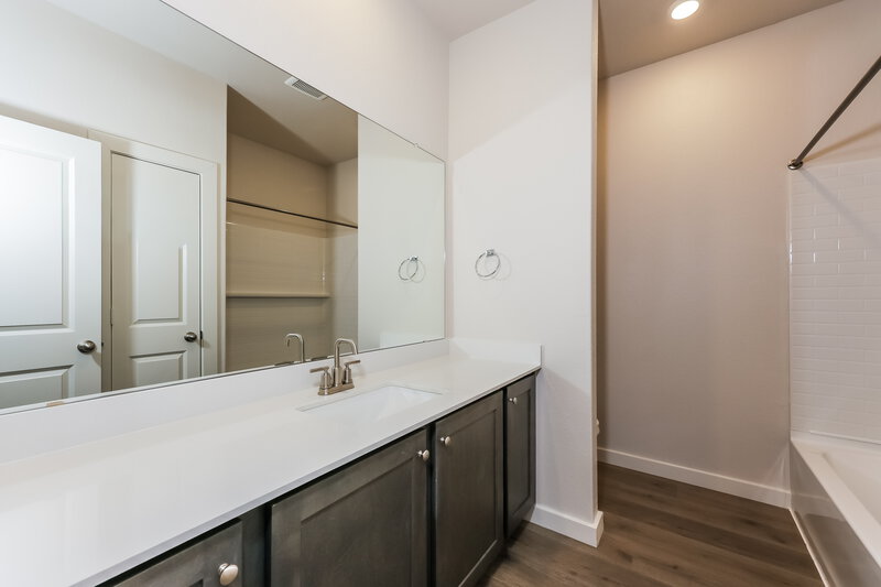 2,175/Mo, 1301 Tilton Dr Fort Worth, TX 76140 Bathroom View