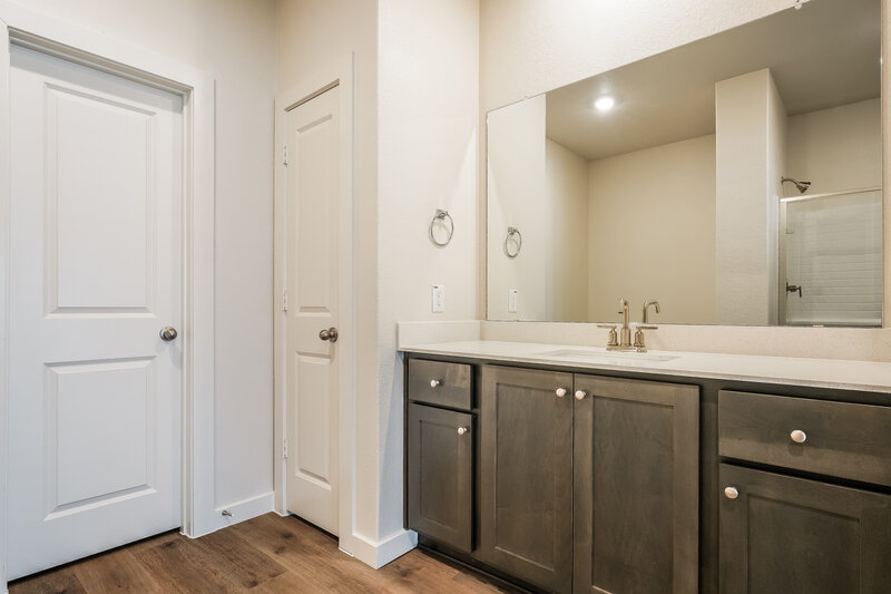 2,400/Mo, 1540 Harvester Dr Fort Worth, TX 76140 Main Bathroom View