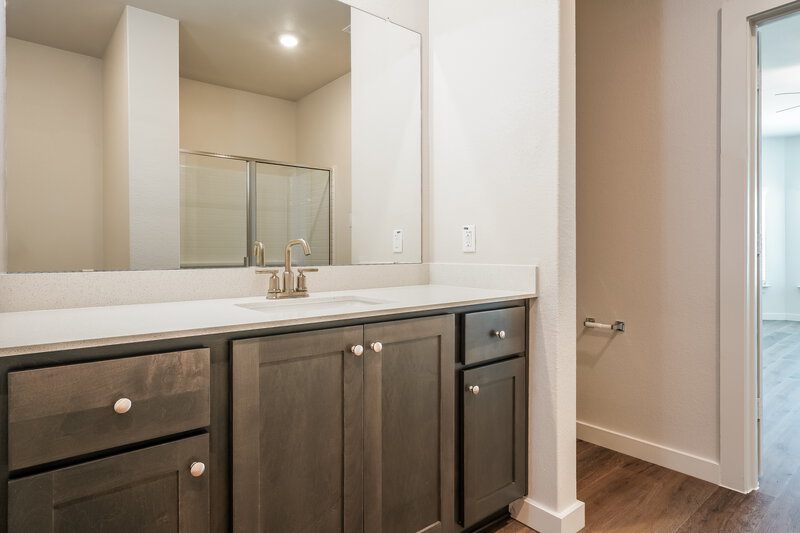 2,400/Mo, 1540 Harvester Dr Fort Worth, TX 76140 Main Bathroom View 2